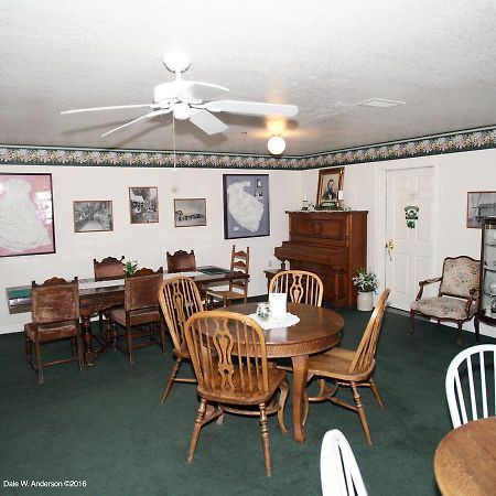 Step Back Inn Aztec Exterior photo
