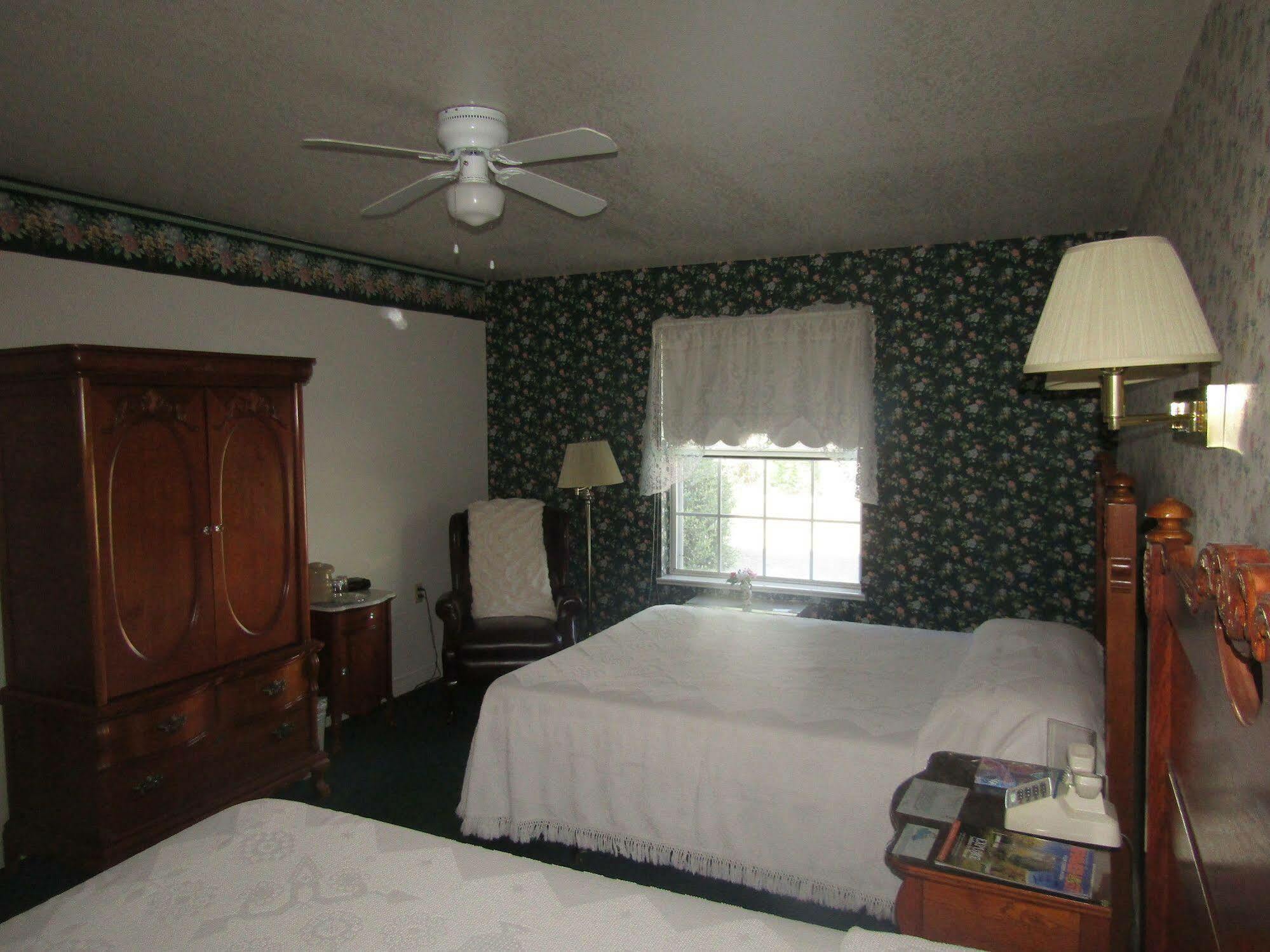 Step Back Inn Aztec Exterior photo